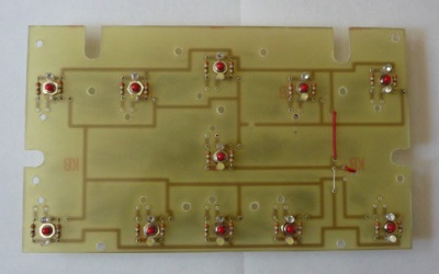 Le pcb du panel, avec les poussoirs destinés aux korry