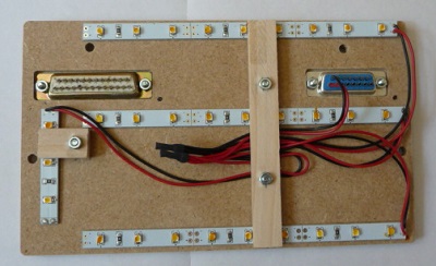 En face arrière du panel, les led du rétroéclairage et la connectique